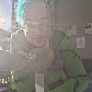 Meet your Posher, Kenyon